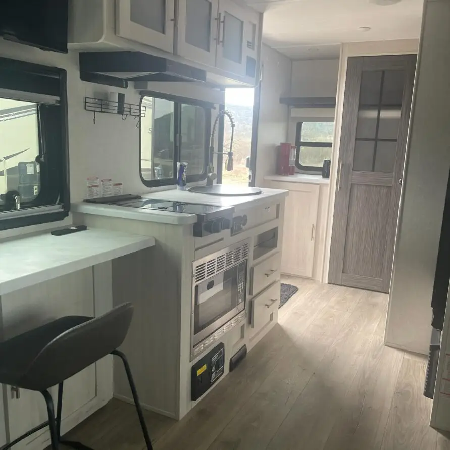 view of full trailer unit. It is well spaced out and functional